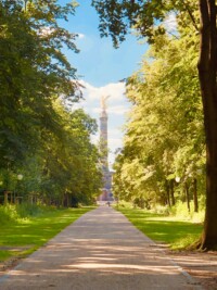 Pathway to Berlin’s Victory Column
